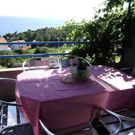 Ana Mit Grosser Terrasse Ivan Dolac