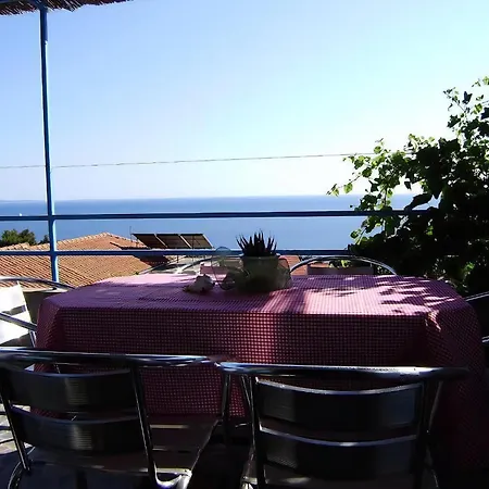 Ana Mit Grosser Terrasse Ivan Dolac